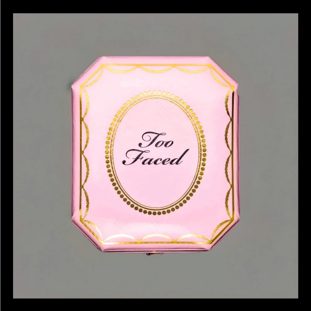 Bundle Of Too Faced Light Diamond 💎 & BYS Eye Shadow 5 Shades & A 🎁 Make-Up Set
